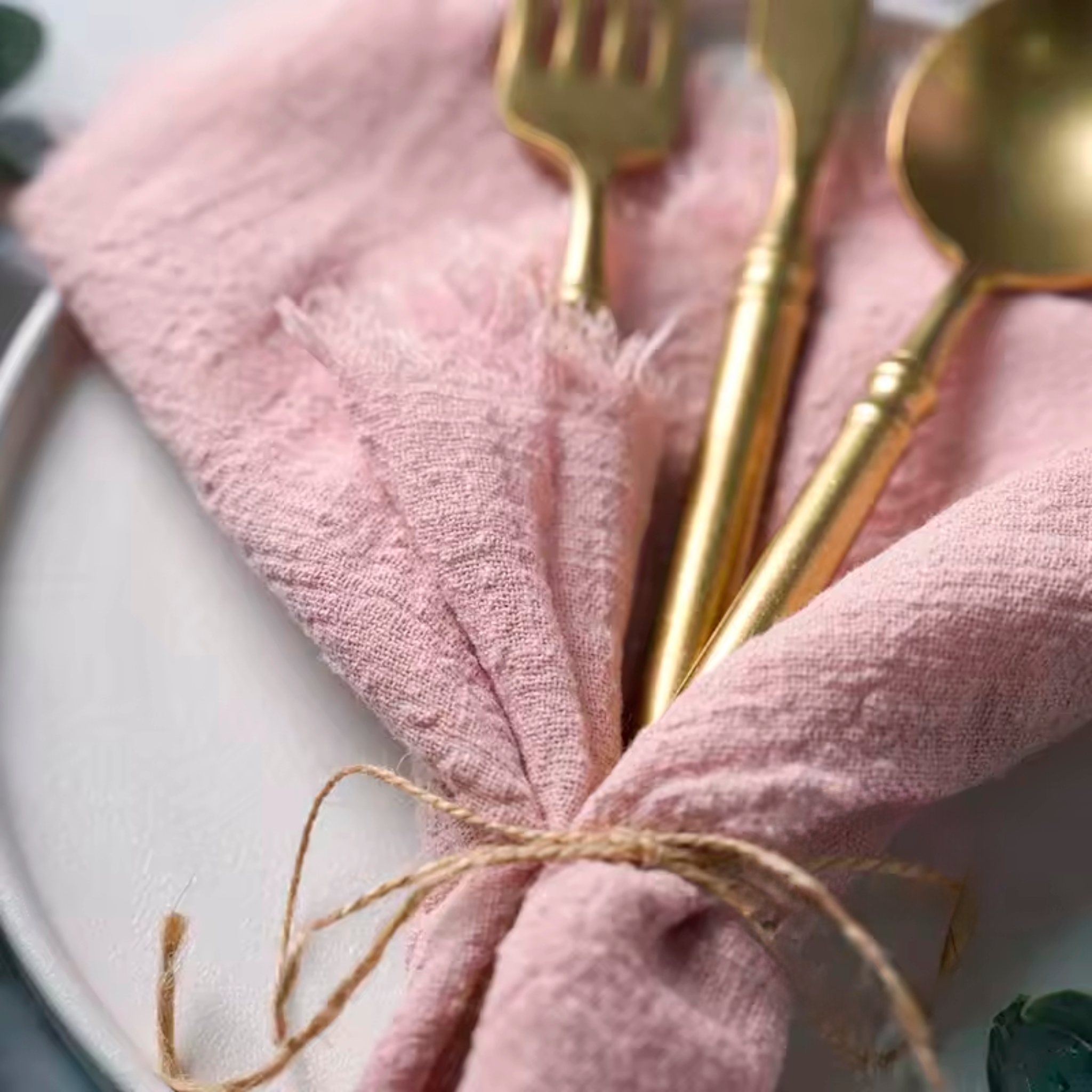 Artisan Bloom: Set of 4 Premium Muslin Cotton Napkins | 35x35cm Hand-Frayed Shabby Chic Dining Collection